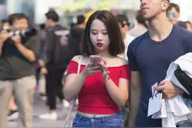外号叫“肉丸子”，胖嘟嘟身材的靓女，穿衣太显可爱啦图片