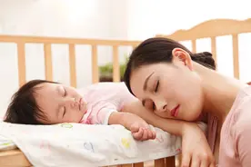 睡觉时有这4个习惯，可能会影响到宝宝的智力，中了的宝妈要纠正图片