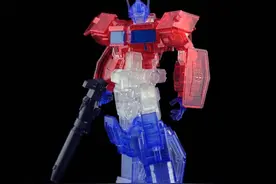 模玩资讯：Flame Toys 风雷模型 限定版 擎天柱 彩色透明版图片