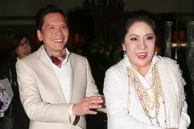 向太才是真“豪门”，穿白衬衫配七八条珍珠项链，贵妇感扑面而来图片