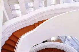 北京最美楼梯图鉴 · 电梯不香了图片