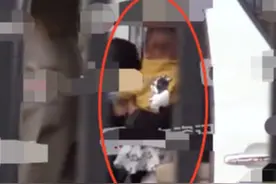 江一燕隐婚生子？带1岁多女孩现身机场，曾与富豪老总陷小三风波图片