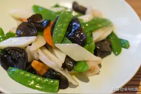淮山木耳荷兰豆炒肉，低脂又营养，快手家常菜，健脾养胃的美食图片