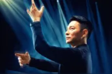 刘德华新片今上映，机场爆哭太感动，与女神李丽珍28年后再合作图片