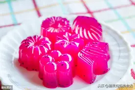 天热了，用白凉粉做个果冻，甜滋滋的孩子爱吃停不下来图片