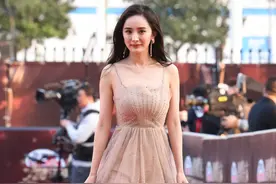 杨幂、韩雪和日本女星丝袜广告，哪个更性感？图片