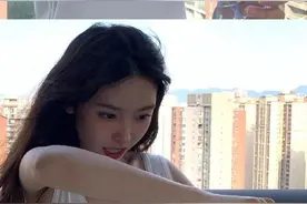 大庭广众之下“制服诱惑”被喝止：喊话的不一定比做动作的颜值差图片