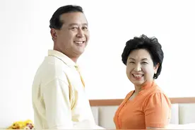故事：八十多岁老人的黄昏恋是福还是祸？两段故事告诉你真实情况图片