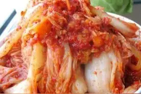 东北朝鲜族的传统美食“辣白菜”，当地人顿顿不离，如今大受欢迎图片