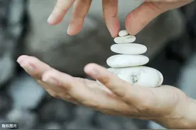 昨夜，多少人因为看了这张A4纸无法入眠 。用A4纸量化的人生图片