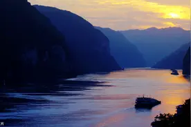 《孙权劝学》选自《资治通鉴》告诫人们学习的重要性，简练生动图片