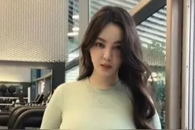有马甲线的健身美女，男人惹不起。图片