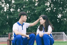 青春撞腰：青春初期男生好色疯狂追女孩影响学习怎么办？图片