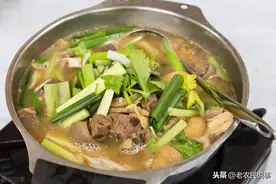 俗语：冬吃羊肉赛人参，炖羊肉用好三样料，汤鲜肉香，营养美味图片