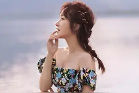 “玉女掌门人”杨钰莹，看起来完全不像49岁，身材颜值依然很出众图片