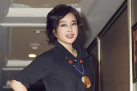 刘晓庆收藏的蜜蜡首饰竟然能买北京一套房！图片