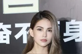 凌3年剖腹产2胎，当她露出肚皮后，网友：我真的酸了图片