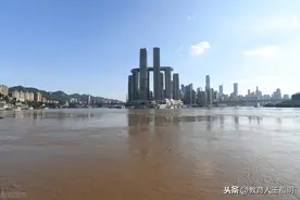 直击朝天门洪峰过境，迎来2020年以来最大洪峰水位图片