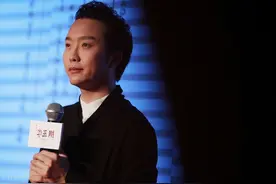李玉刚的妩媚反串让男人心动让女人嫉妒，一路挨着揍成了艺术家图片
