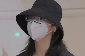 随性女孩周洁琼机场现身，头戴渔夫帽，口罩护目镜齐全图片