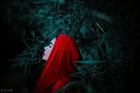 故事：镇里频繁有漂亮女子遇害，她被迫以身做饵，发现凶手藏身边图片