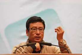 白岩松的“恢复饥饿感”，撕碎了优雅的吃相图片