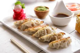 煎饺学会这几个技巧，饺子不仅金黄酥脆还美味，十分简单图片