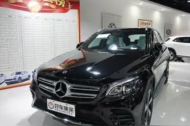 奔驰GLC260到店，19款就直降4万，宝马X3有点慌图片