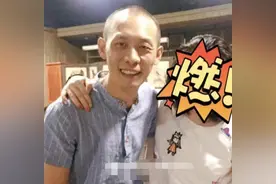 影帝张译瘦成"皮包骨"，晚饭只吃一粒包子馅，42岁头发秃顶像老头图片