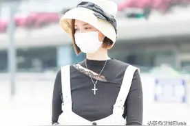 张歆艺减肥上瘾，100斤穿背带裤瘦成80斤纸片人，还凹出曼妙曲线图片