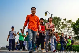 日行万步，是健身还是伤身？每天最好走多少步，标准范围内更健康图片