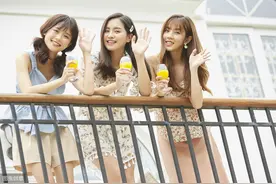 念远方的朋友｜枕难安此忆，灯孤月更思；怀如旧未然，雨飘遥梦中图片