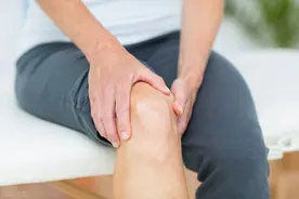 路医生说丨老年人膝盖不好，氨基葡萄糖和软骨素啥区别？怎么吃？图片