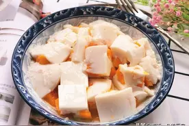 伏天别再买雪糕了，芒果加牛奶拌拌做成奶冻，凉而不冰真好吃图片