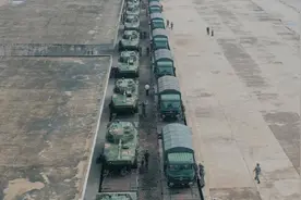 目标高原，千里机动！军列载满战车，近期解放军频现“豪横”举动图片