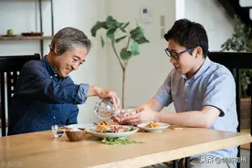 女方父母见准女婿的时候，需要注意三件事，对女儿的幸福负责任图片
