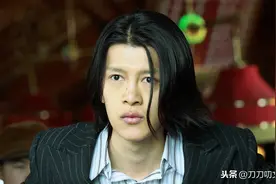 影帝扎堆的《八佰》里，痞帅侠义的“刀子”，狠狠扎进观众心里图片