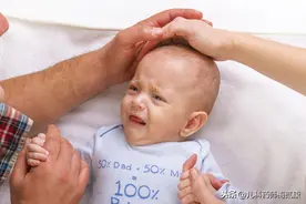 什么？宝宝抽搐是维生素D缺乏引起？儿科专家：有这种可能图片