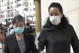 郭晶晶婆婆妈妈罕见同框，朱玲玲比郭妈高半头，“贵妇拎”显身份图片