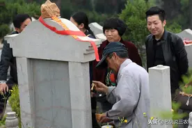 农村俗语：“出门望见坟，家中出贵人”，是啥意思？图片