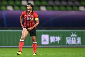 沪媒：胡尔克成上港进攻乏力的关键，回撤拿球分散了奥斯卡的组织图片
