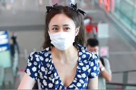 性感娇妻在线撩人！刘芸穿清凉小裙子梳双马尾美翻了图片