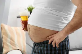 调查表明，女生更爱身材挺拔的男士，怎么做才能丢掉啤酒肚？图片