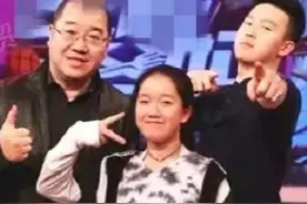 英达的两副面孔：与小儿子堪称模范父子，对大儿子巴图却形同陌路图片