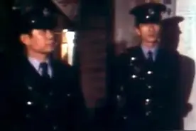 消失的“魔窟”九龙城寨：警察不敢进入，图五是城寨中黑帮成员图片