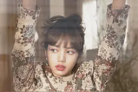 Lisa真是穿搭小天才，风格百变可甜可盐，私服和颜值一样是宝藏图片