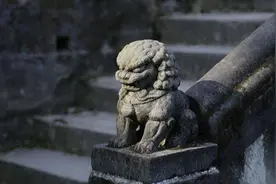 故事：戏楼下一座狮子，凡是摸过的人都死了，直到被一泡童子尿破邪法图片