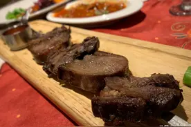 哈尔滨：中央大街的众多百年老俄罗斯餐厅之一，但这有自酿蓝莓酒图片