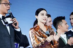 范冰冰又高调“作妖”，穿金色亮面大衣配低马尾，气场强大A爆图片