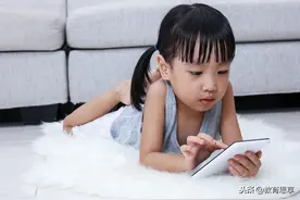 孩子拿起手机就快乐，放下手机就失落，要让孩子远离“垃圾快乐”图片